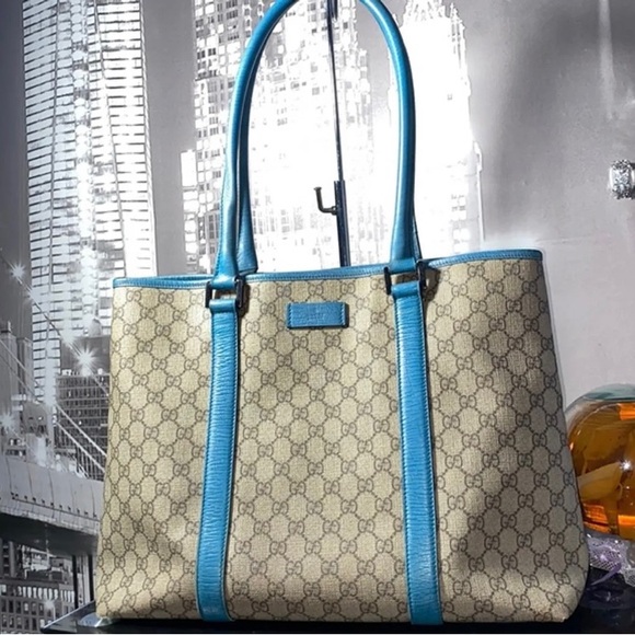 SOLDAuthentic Gucci GG Shoulder Bag - Picture 3 of 17